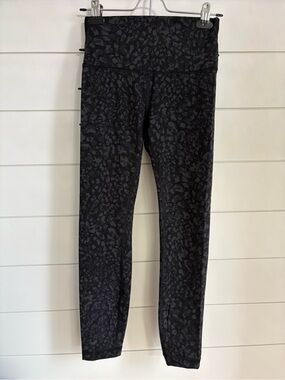 Lululemon wunder under size 4